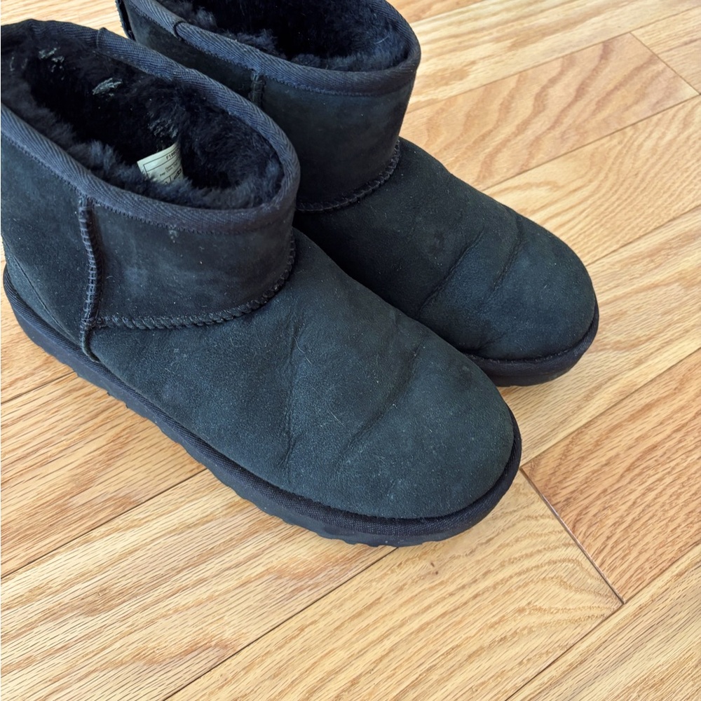 UGG Black classic mini  Size 8